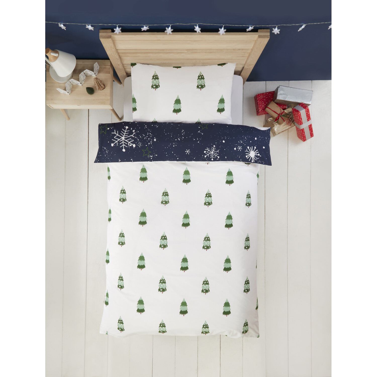 Santa Is Coming To Town Duvet Set - White Image 2