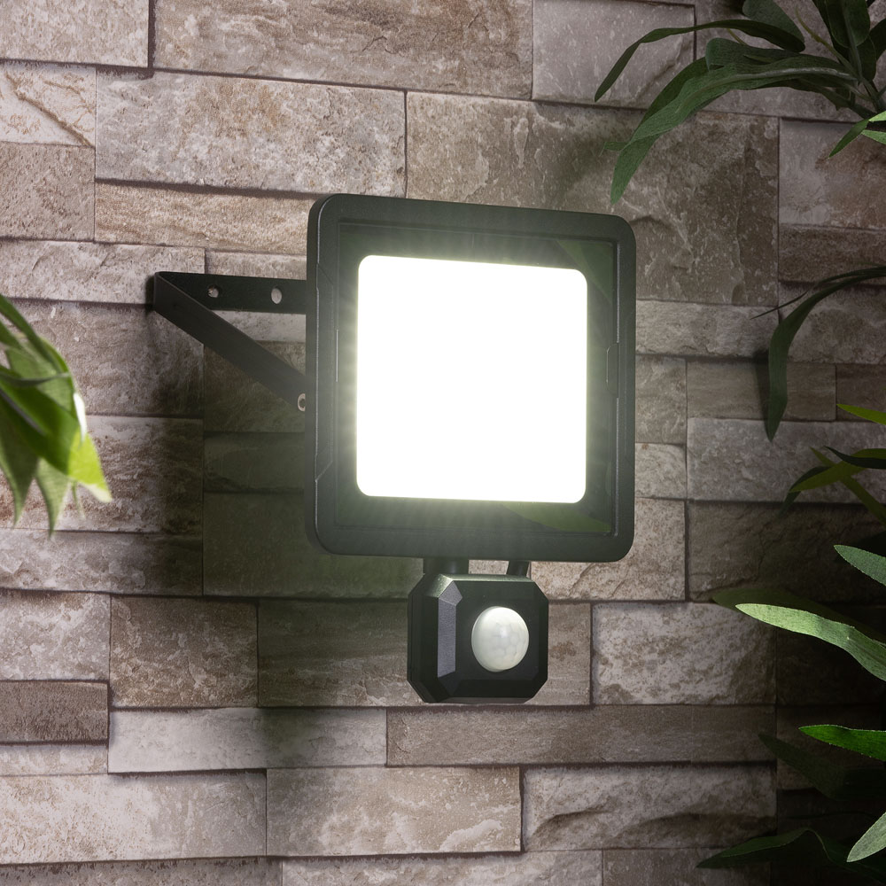 Wilko Slimline 30 Watt LED Security Flood Light with PIR Image 6