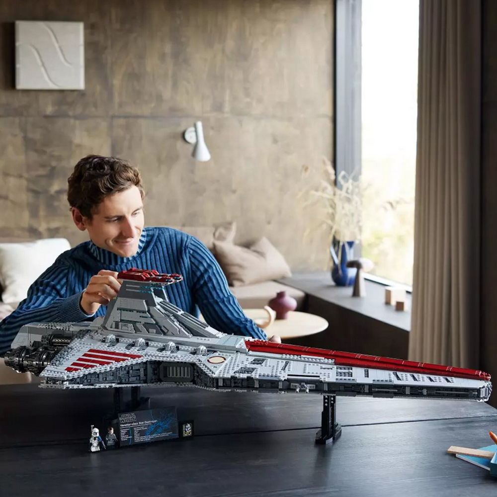 LEGO Star Wars 75367 Venator-Class Republic Attack Cruiser Building Kit Image 5
