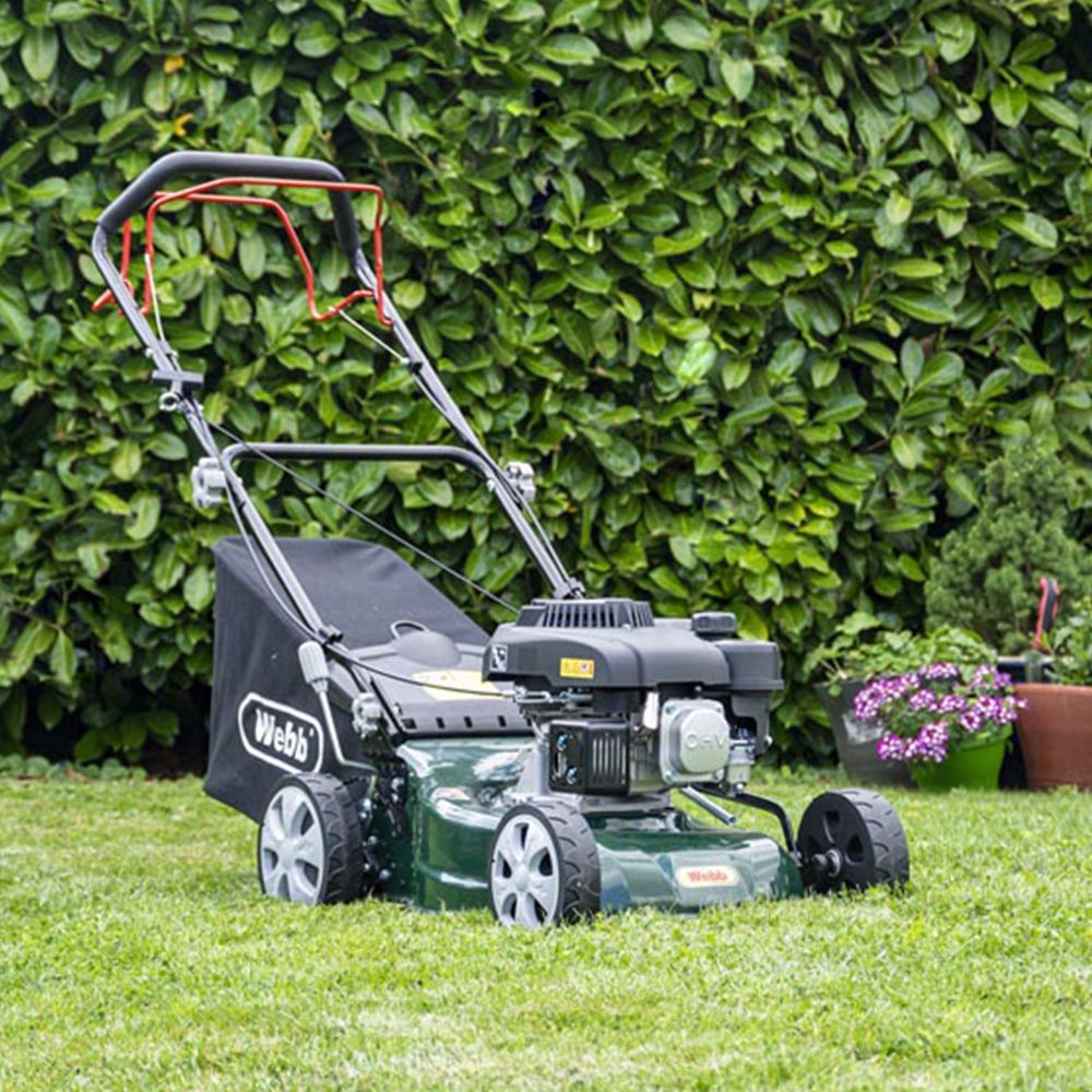 Webb WER410SP 132cc Classic Self Propelled 41cm Petrol Rotary Lawnmower Image 3