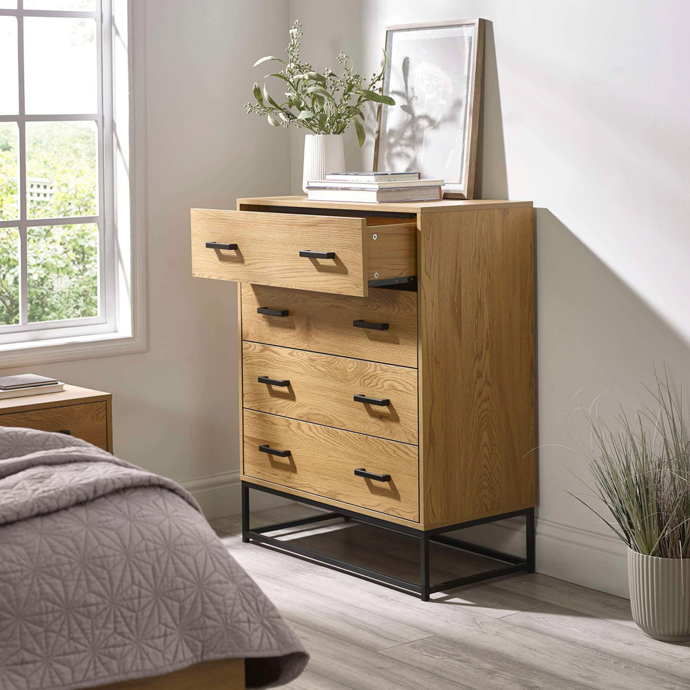Julian Bowen Harlow 4 Drawer Light Oak Effect Chest of Drawers Image 5
