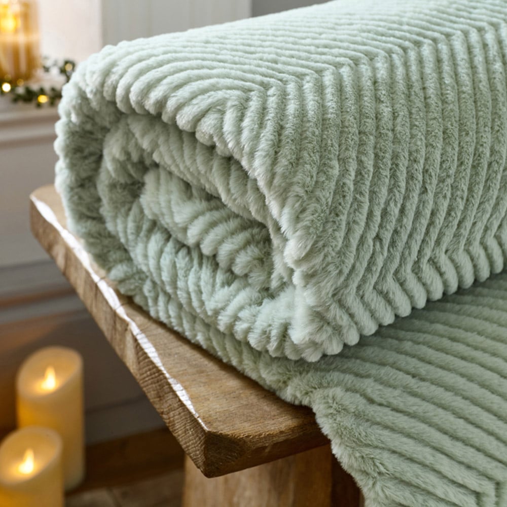 TLC Burghley Faux Fur Green Throw 130 x 170cm Image 3
