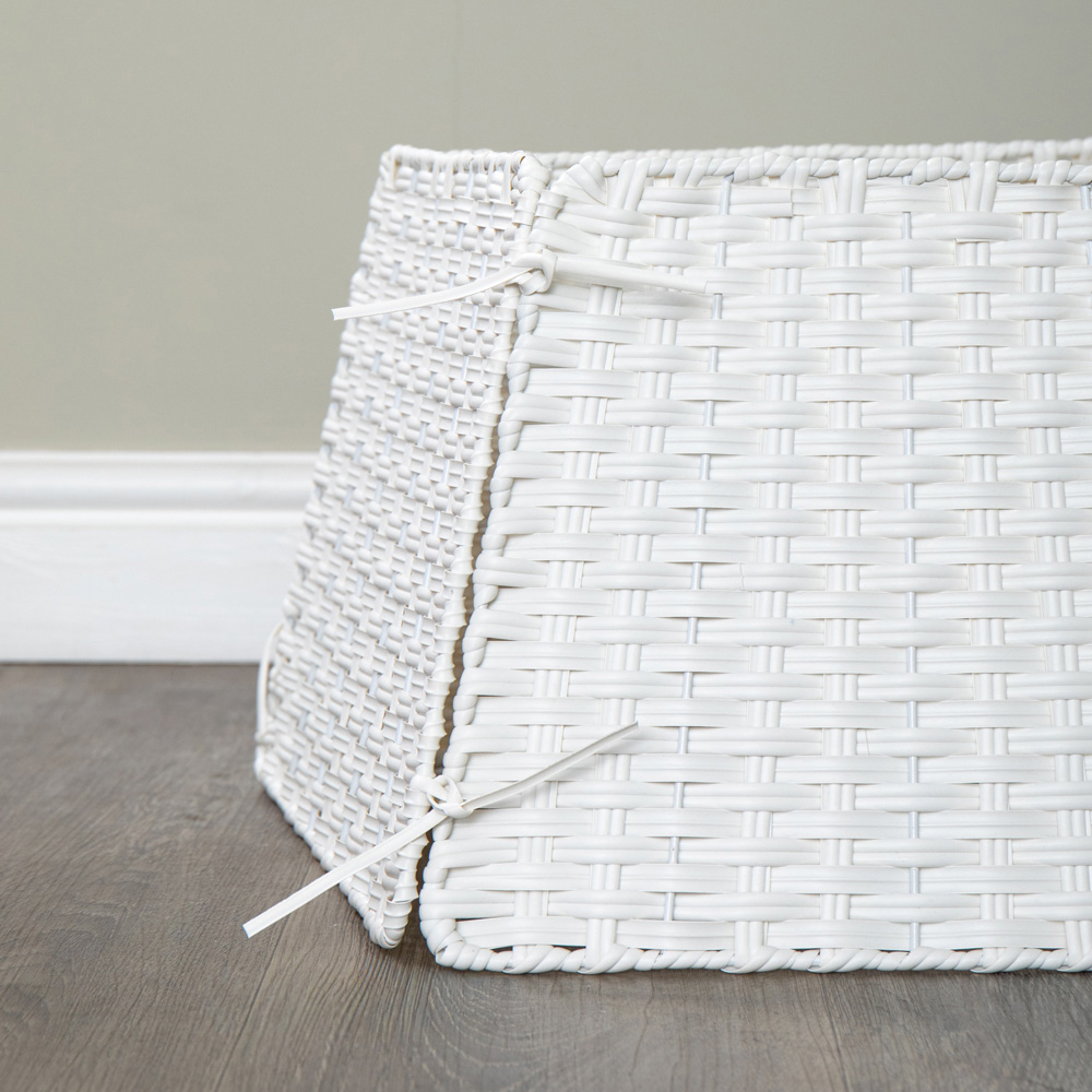 Samuel Alexander White Foldable Faux Rattan Christmas Tree Skirt 47cm Image 6