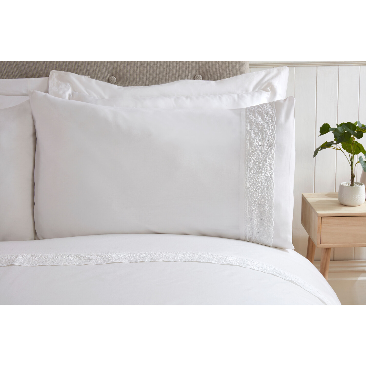Evelyn Embroidered Duvet Cover and Pillowcase Set  - White / Super King size Image 3