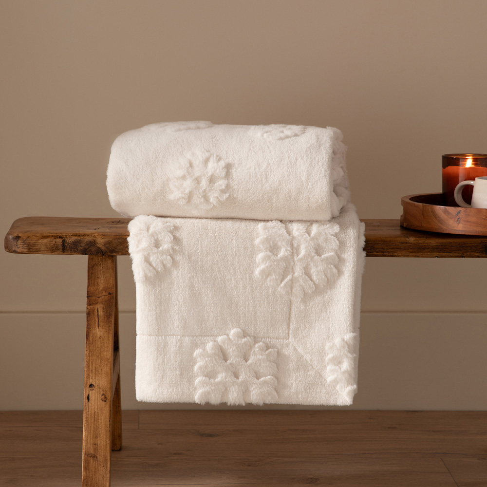 Furn Snowflakes Snow White Faux Fur Throw 150 x 200cm Image 2