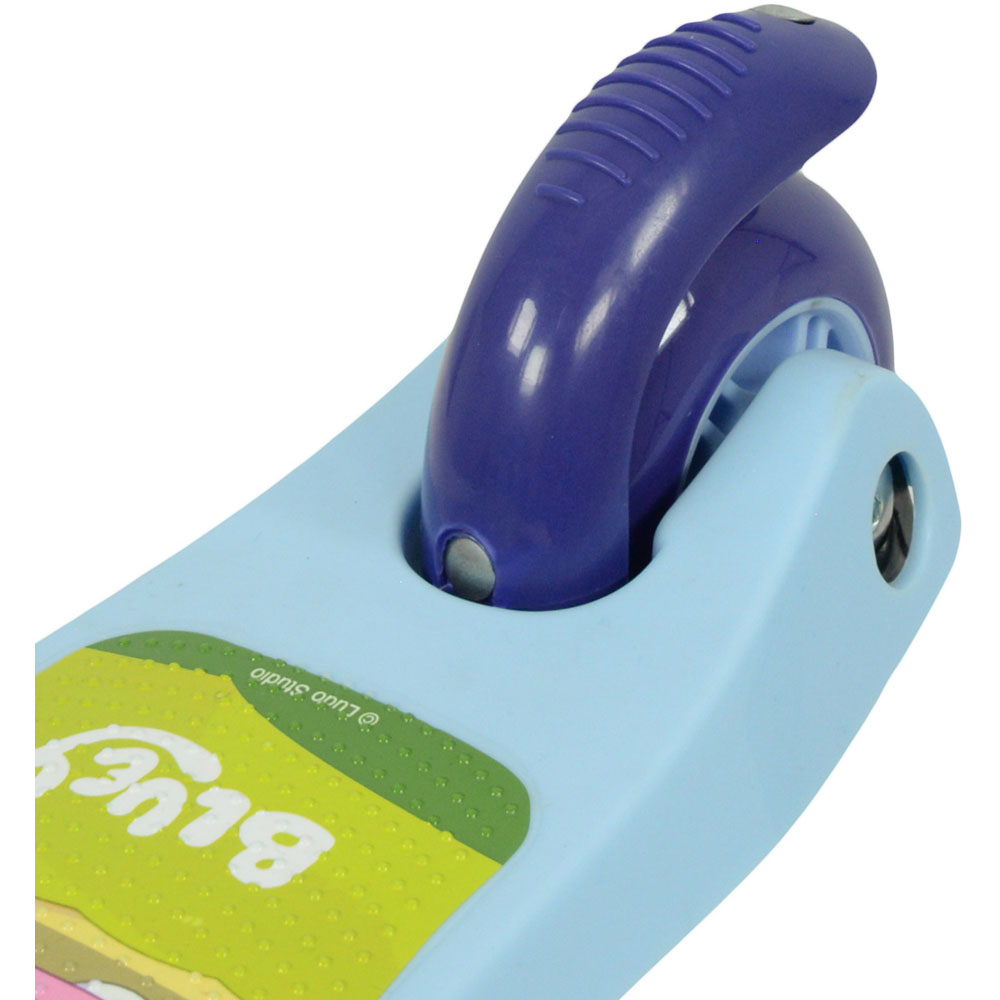 Bluey Tilt and Glow Scooter Image 6