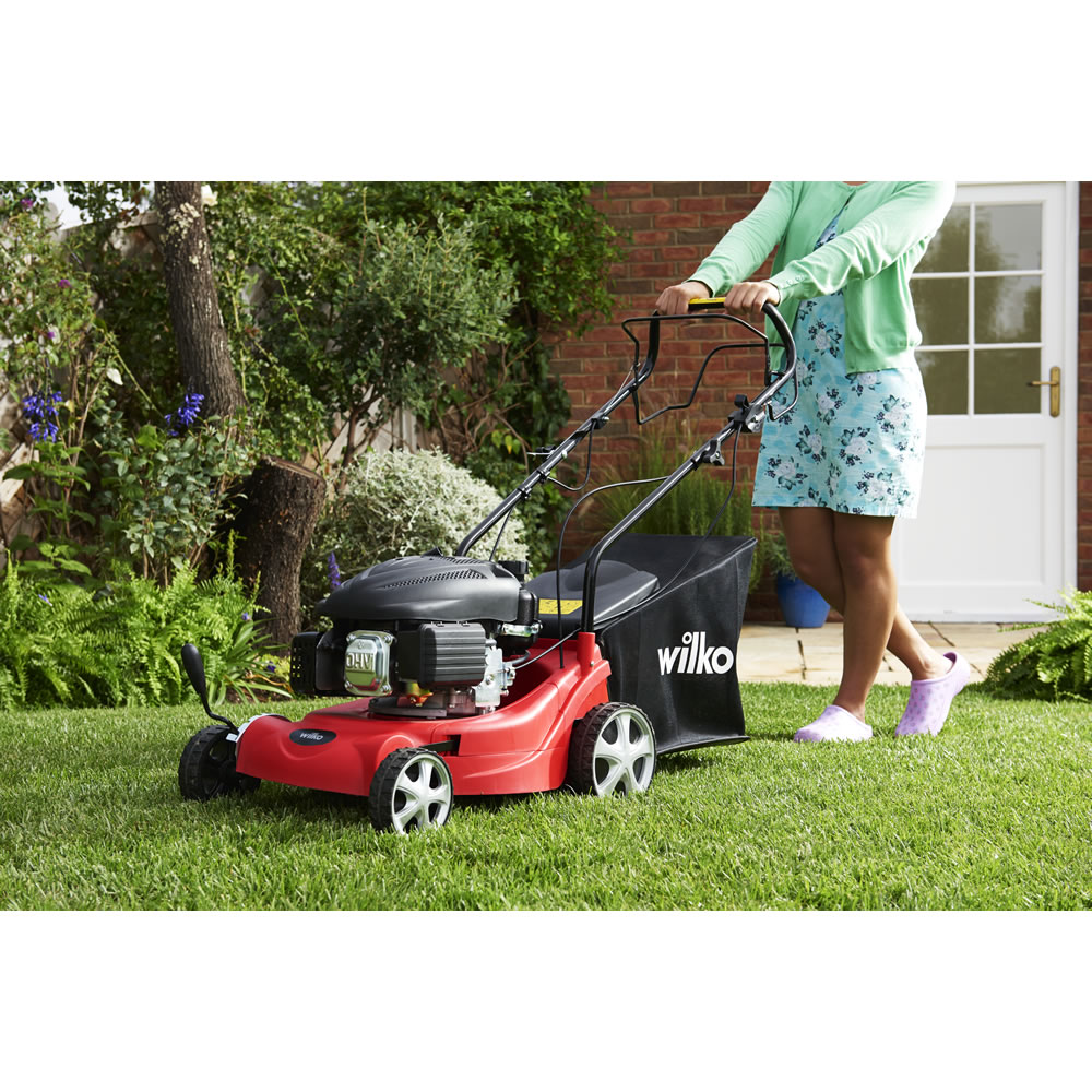 Wilko Petrol Lawnmower 118cc Image 1