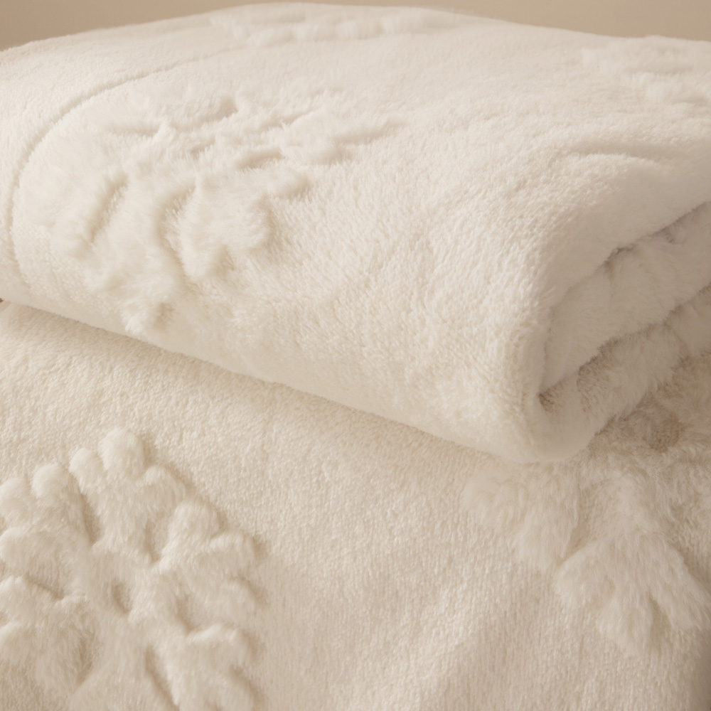 Furn Snowflakes Snow White Faux Fur Throw 150 x 200cm Image 3