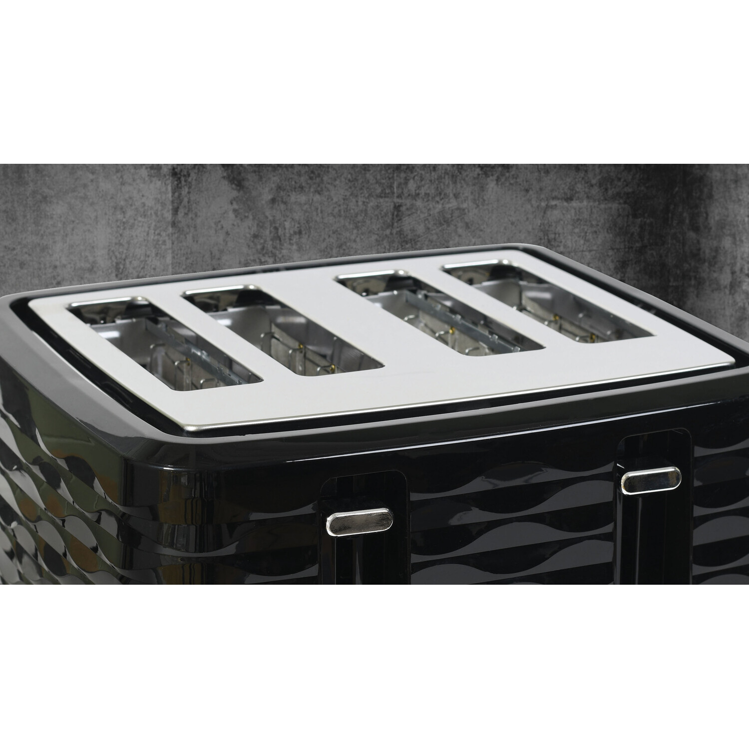 4-Slice Wave Textured Toaster - Black Image 4