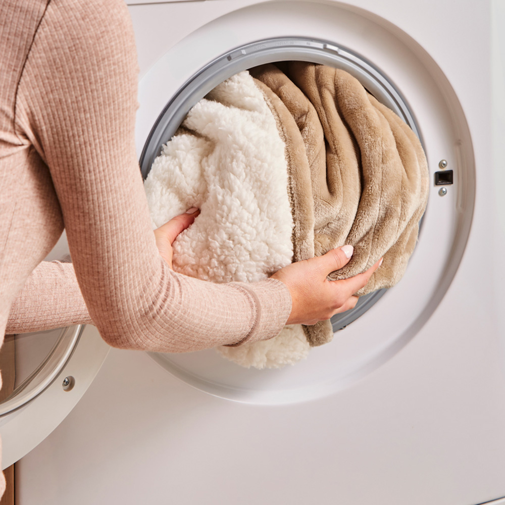 Morphy Richards Mocca Teddy and Flannel Fleece Heated Electric Throw 160 x 130cm Image 6