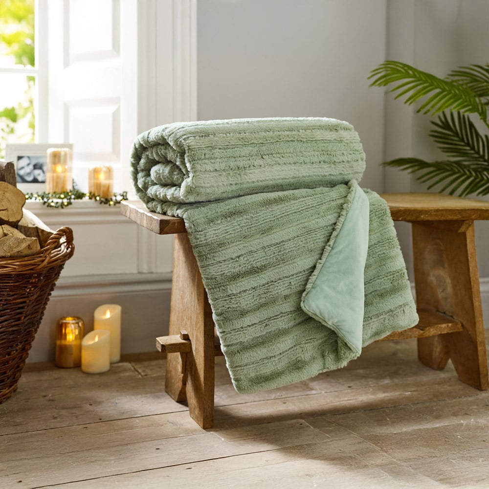 TLC Chatsworth Faux Fur Green Throw 130 x 170cm Image 2