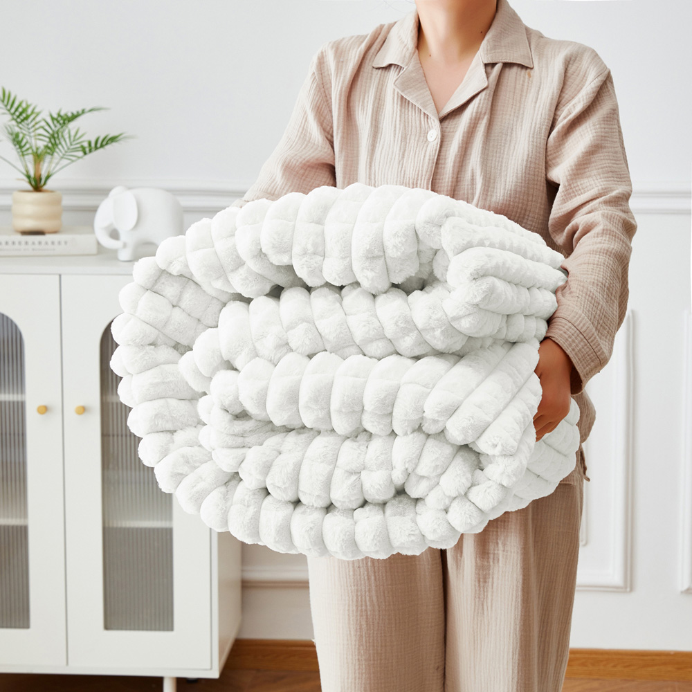 Groundlevel Extra Large Cream Box Super Soft Luxury Faux Fur Throw Image 3