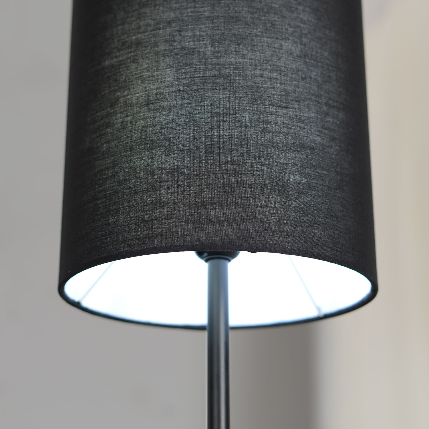 Bhodi Floor Black Lamp Image 5