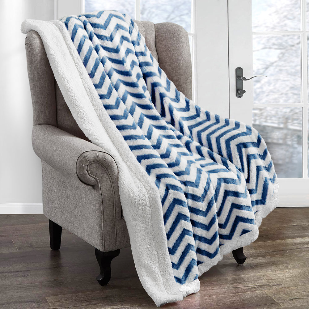 Velosso Navy Chevron Sherpa Throw 150 x 200cm Image 2