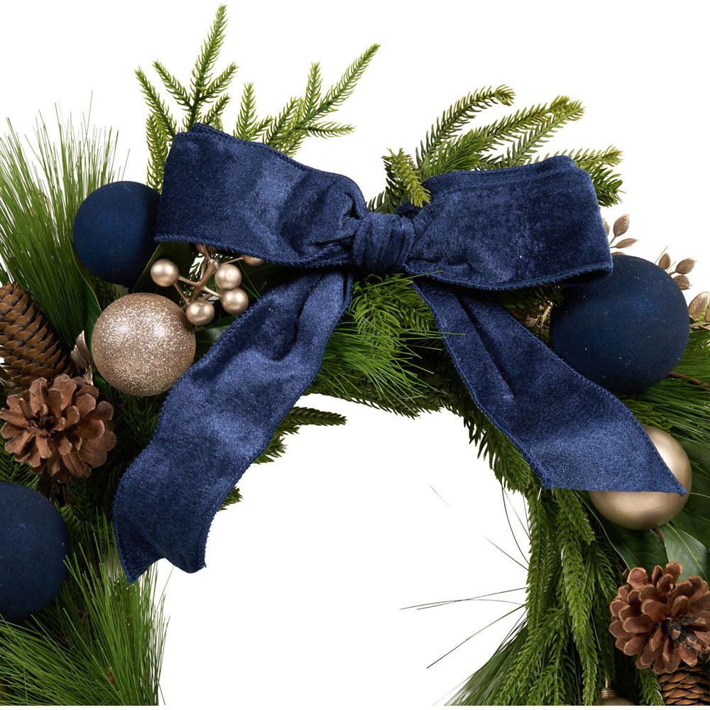 Midnight Champers Christmas Wreath Image 5