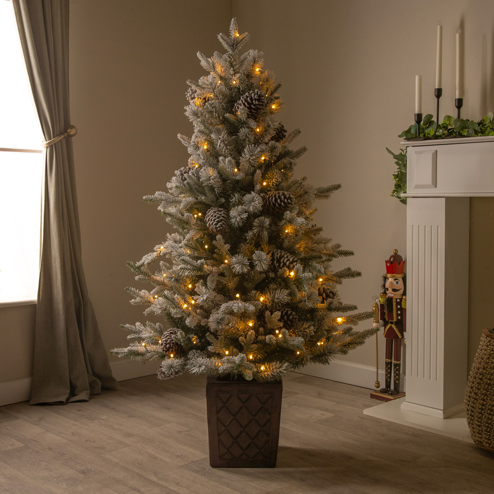 The Christmas Centre Pre-Lit Kensington Fir Artificial Frosted Xmas Tree 4.5ft Image 8