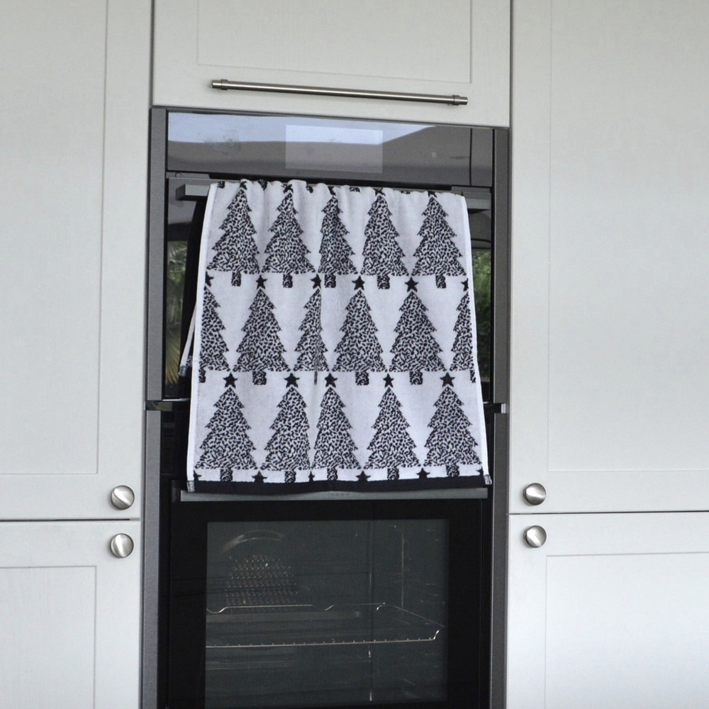 Odyssey Collection Monochrome Christmas Tree Hand Towel 2 Pack Image 6