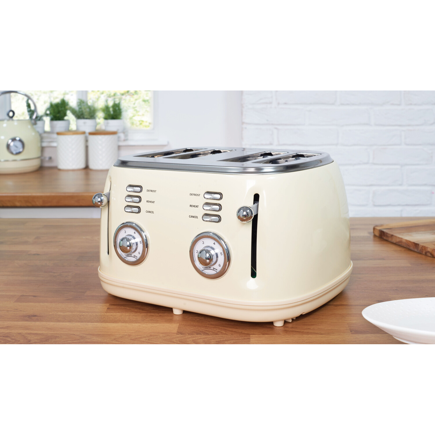 Cream Four Slice Retro Toaster Image 3