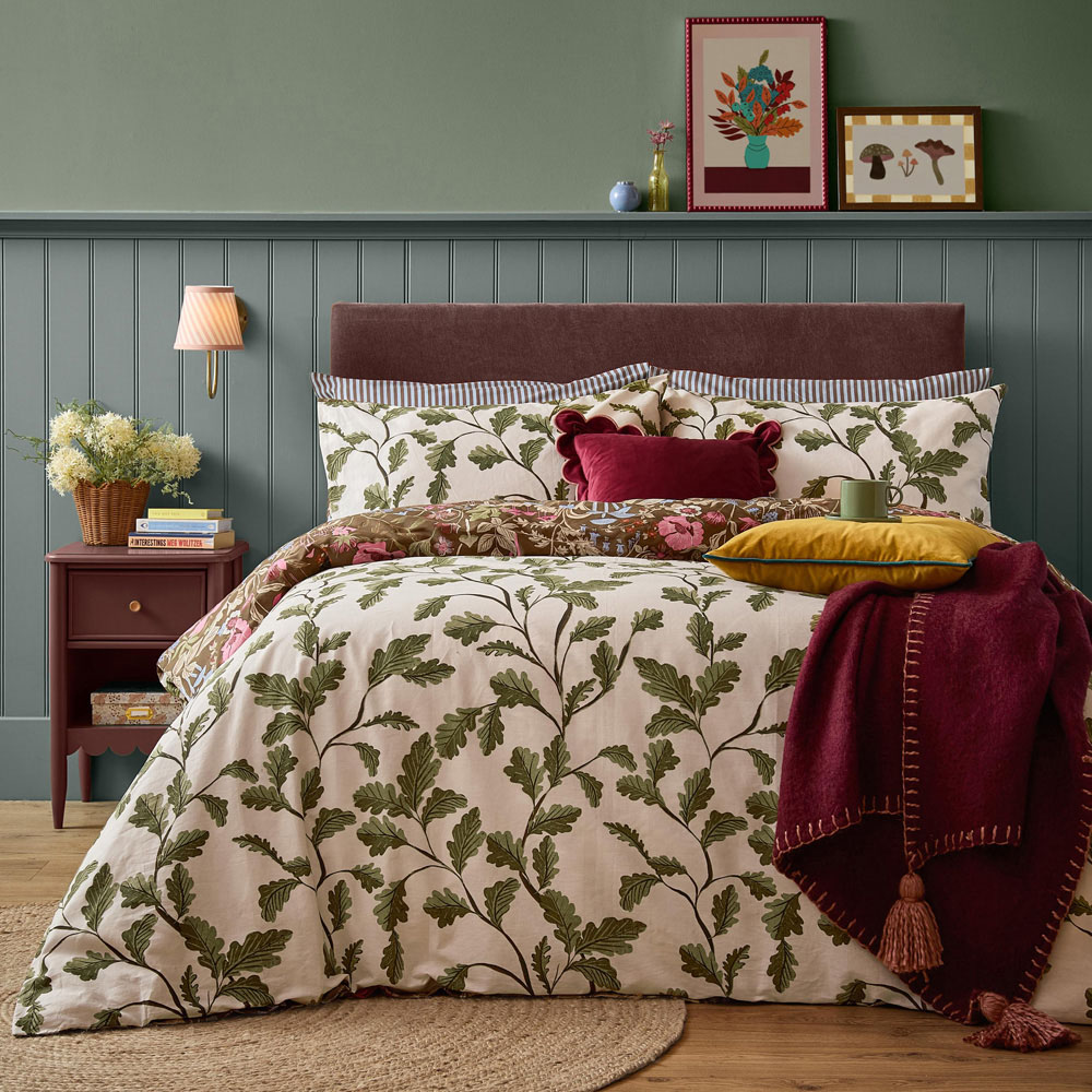 Furn Christmas Forest Bloom King Size Chocolate Reversible Duvet Cover Set Image 2
