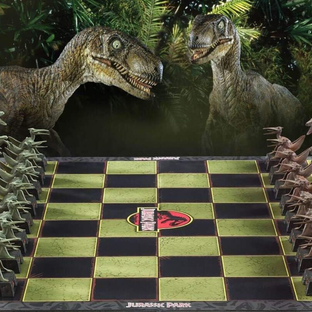 The Noble Collection Jurassic Park Chess Set Image 7