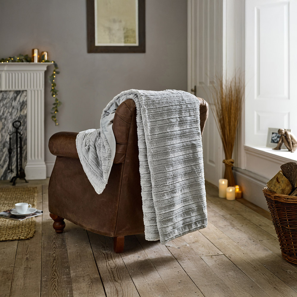 TLC Chatsworth Faux Fur Grey Throw 130 x 170cm Image 4