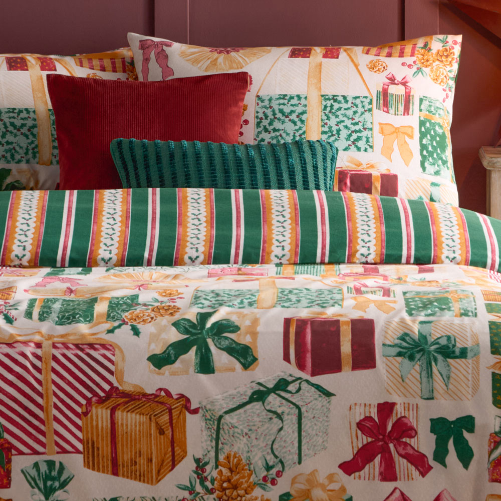 Furn Super King Size All Wrapped Up Printed Reversible Duvet Set Image 4