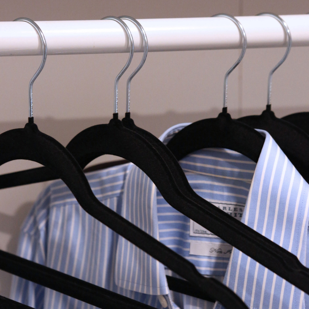 Harbour Housewares Black Non-Slip Velvet Hangers 45cm 50 Pack Image 4