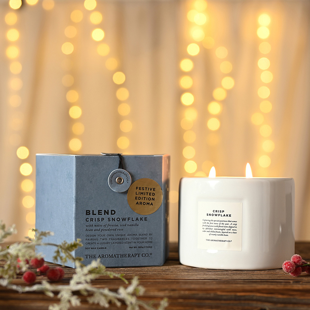 The Christmas Gift Co Blend Crisp Snowflake Scented Candle Image 2