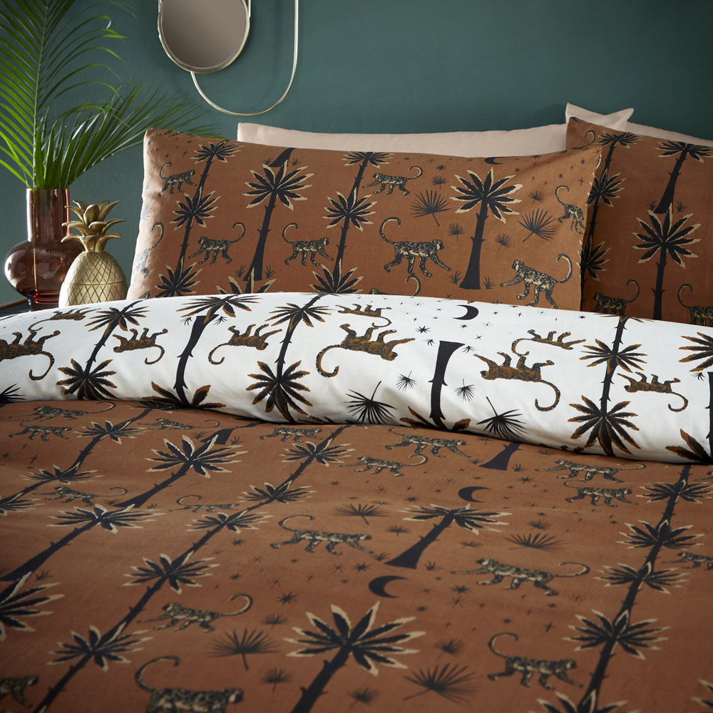 furn. Desert Monkey Double Amber Duvet Set Image 4