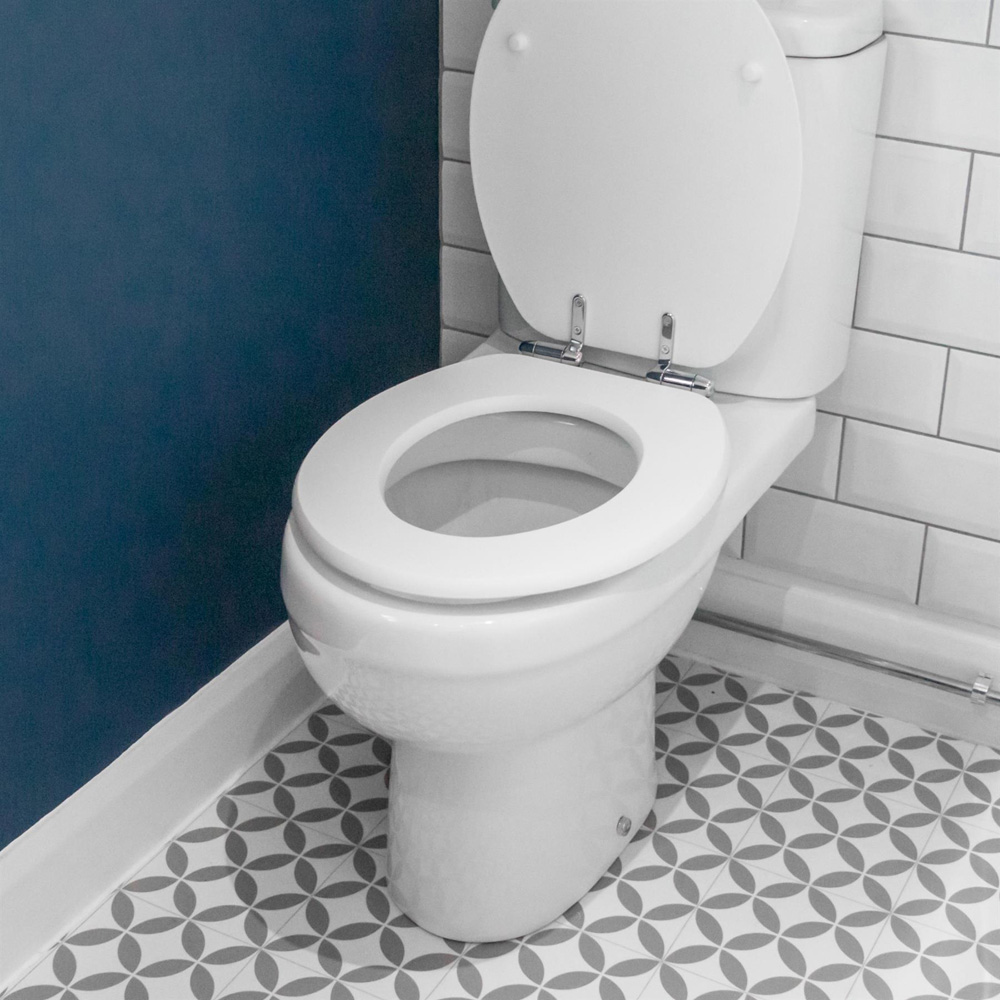 Harbour Housewares White Wooden Soft Close Toilet Seat 2 Pack Image 3