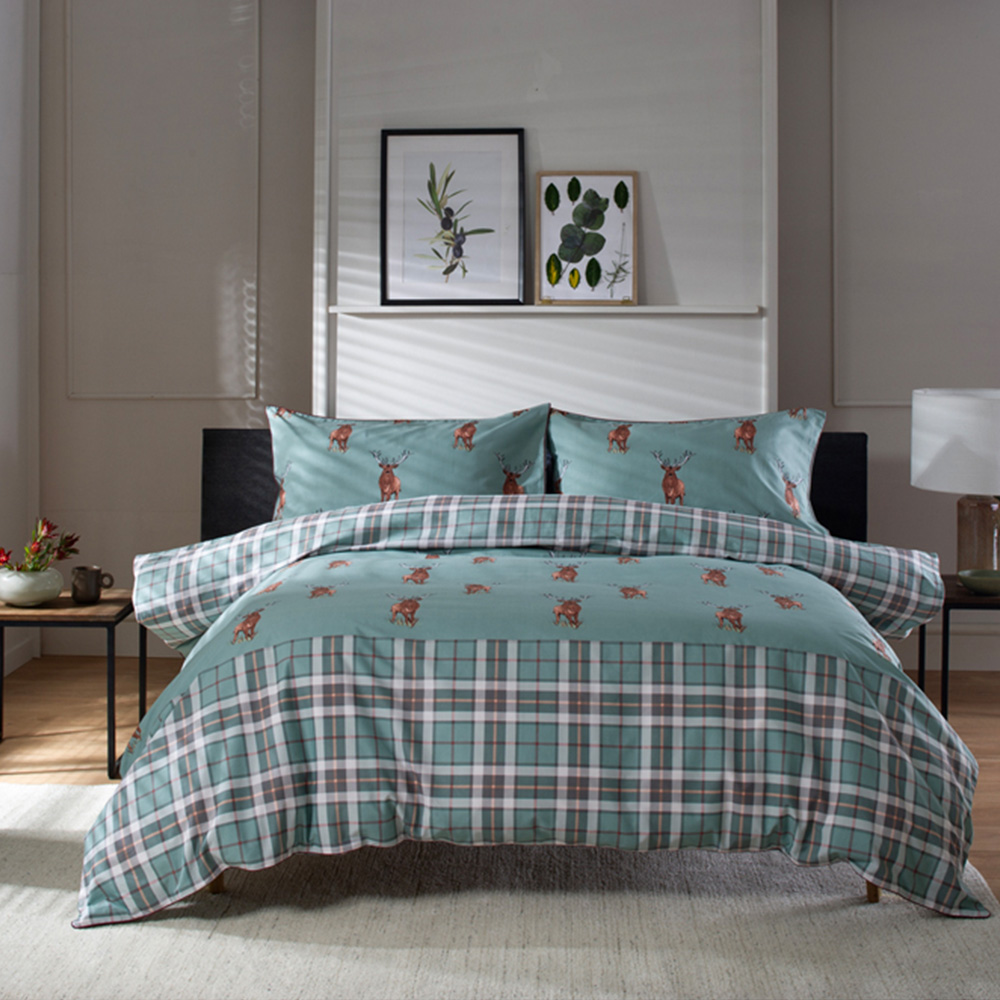 The Lyndon Company Highland Fell Super King Size Green and Red Duvet Set Image 3