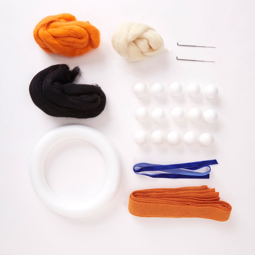 Simply Make Make Your Own Autumnal Wreath Craft Set Image 2