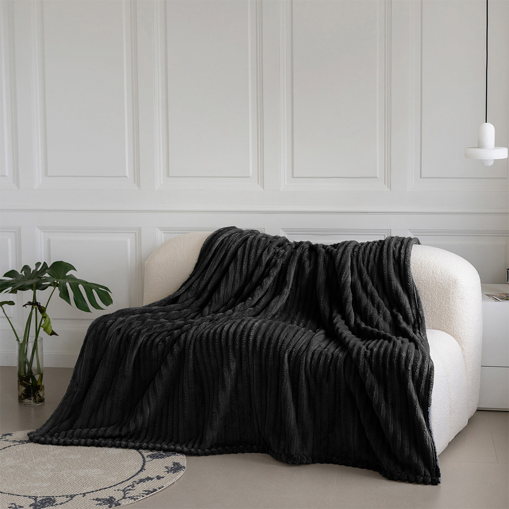 Velosso Bellissima Black Plush Throw 100 x 150cm Image 2