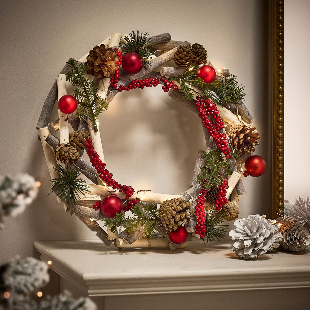 Dibor Woodland Pre-Lit Christmas Wreath with Berries 30cm Image 2