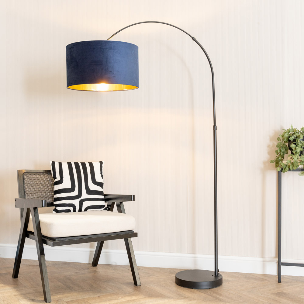 ValueLights Louis Black Arched LED Floor Lamp with Navy Blue and Gold Velvet Drum Lamp Shade Image 3