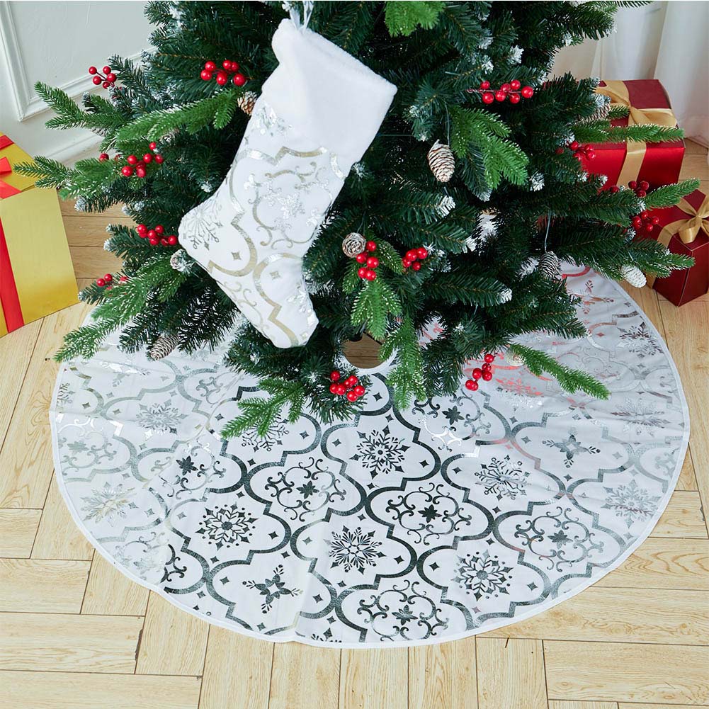 Living and Home White Round Christmas Tree Base Skirt with Stocking Image 7