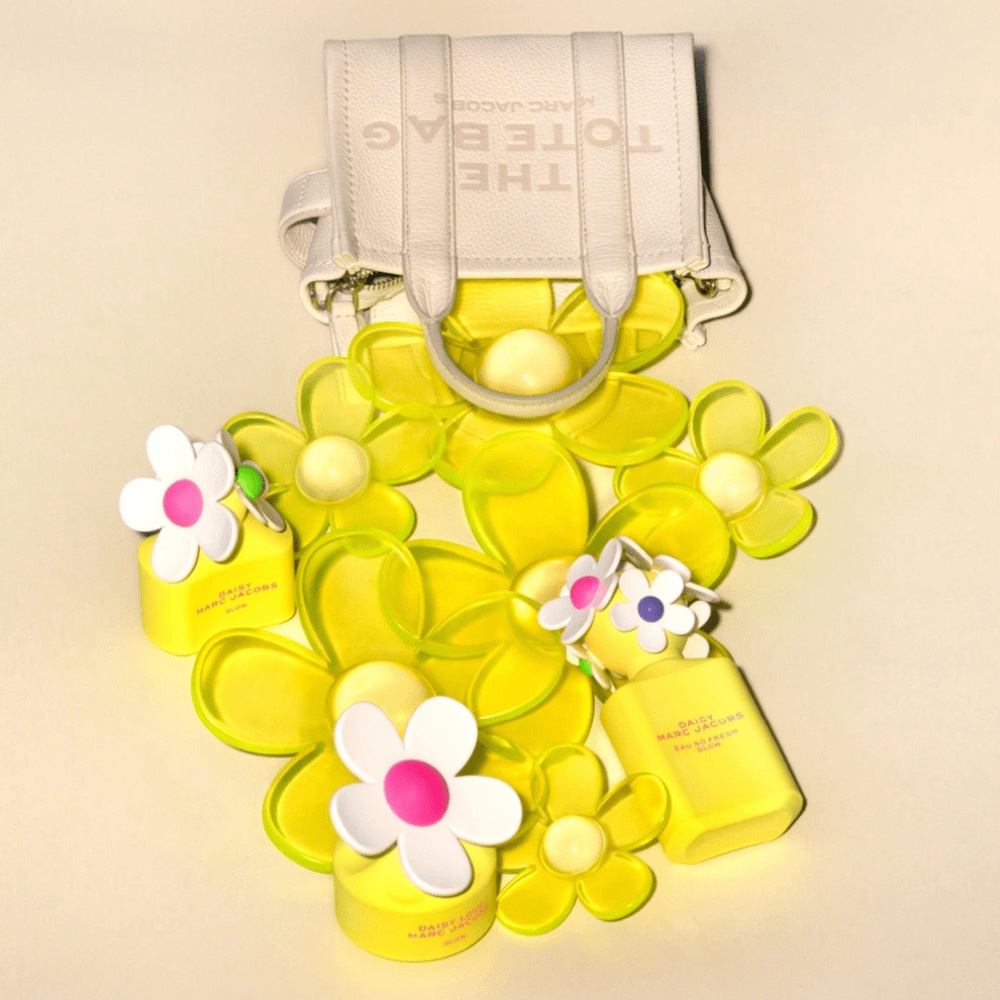 Marc Jacobs Daisy Love Glow Eau De Toilette Spray 50ml Image 2