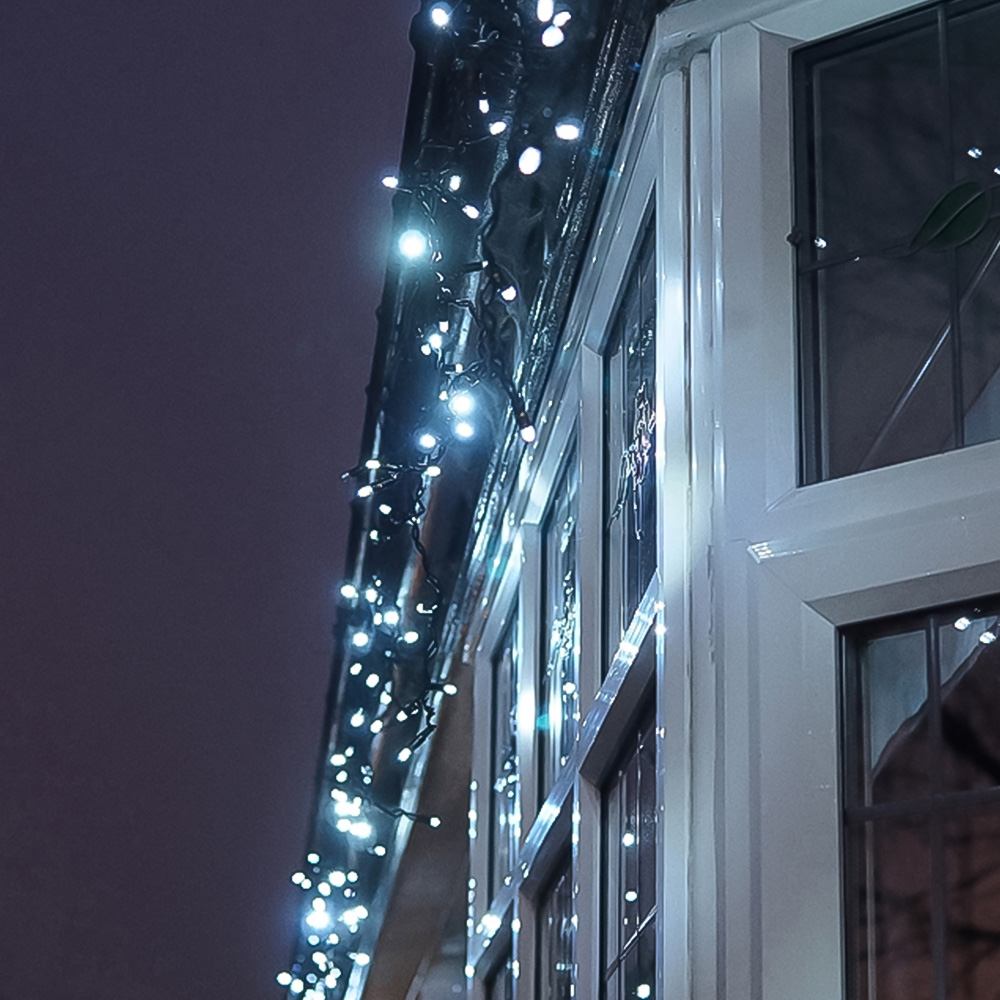 Eagle Connect 120 Cool White LED Twinkle Effect Icicle Light 5m Image 1