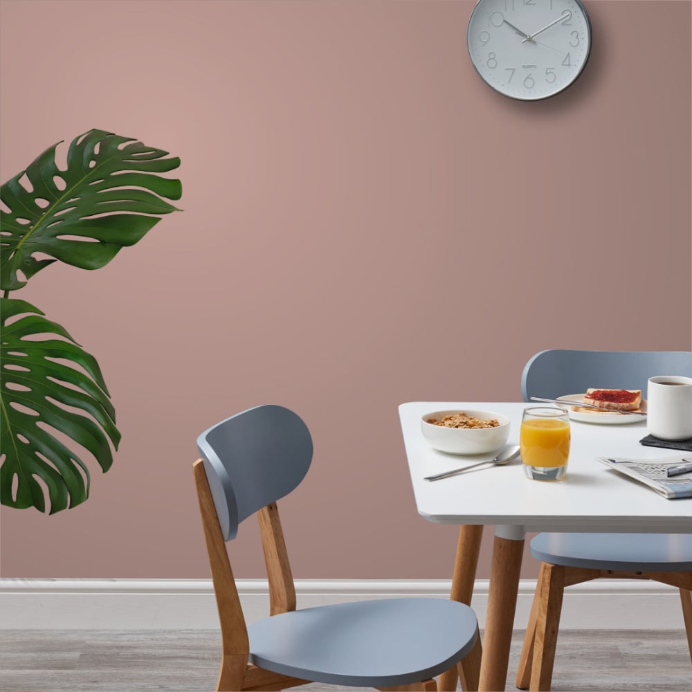 Wilko Walls & Ceilings Dusky Petal Silk Emulsion Paint 2.5L Image 4