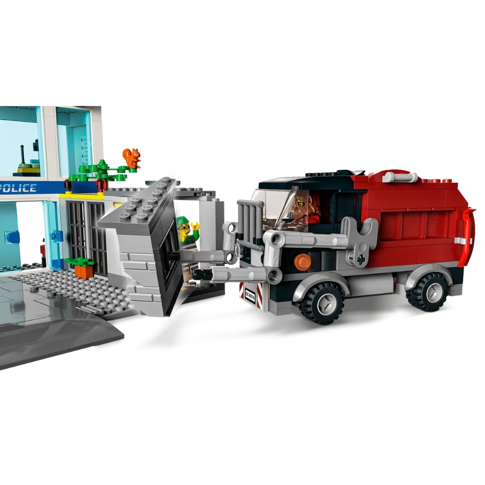 LEGO 60316 City Police Station 647 Pieces Image 5