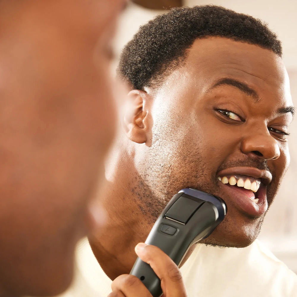 Remington R3 Style Series Cordless Rotary Shaver with Dual Track Flexing Blades Image 5