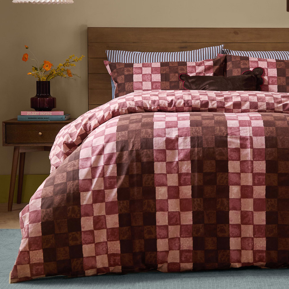 Furn Huxley King Size Chocolate and Blush Checkerboard Reversible Duvet Cover Set Image 4