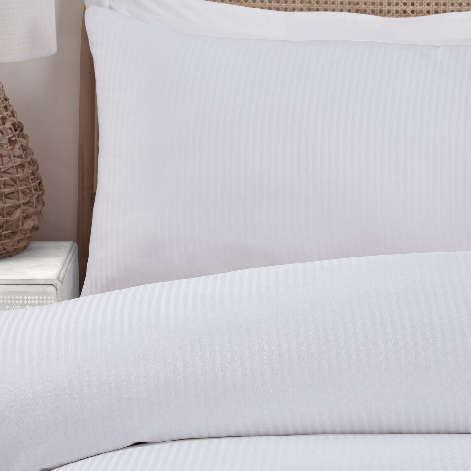 Divante Bamboo Cotton Duvet Cover and Pillowcase Set - White / Double Image 5