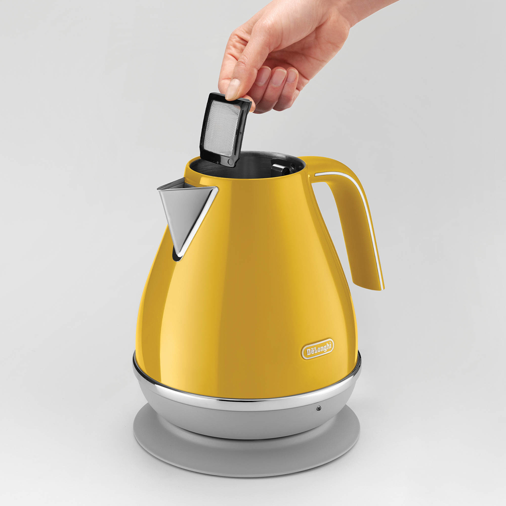 De'Longhi DL4303 New York Yellow Icona Capitals 1.7L Electric Kettle Image 4