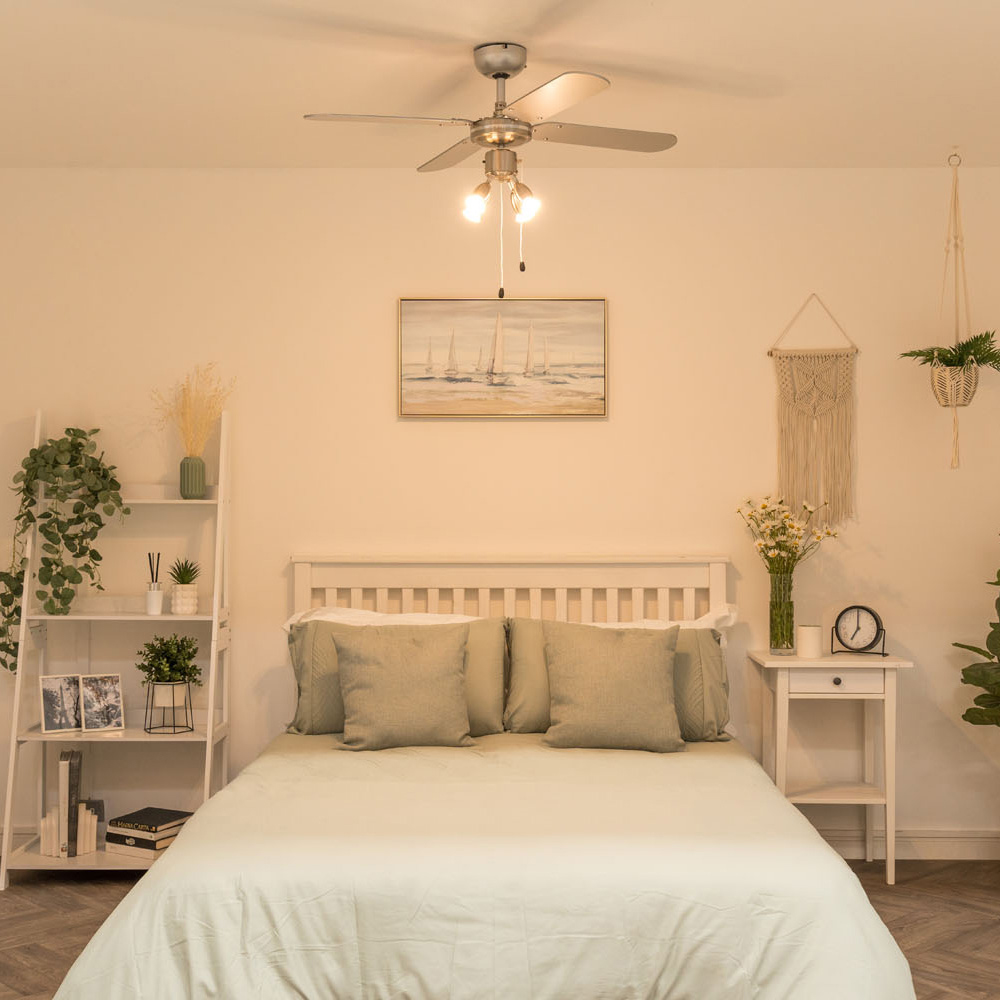 ValueLights Scimitar Ceiling Fan with Spotlights 42 inch Image 8