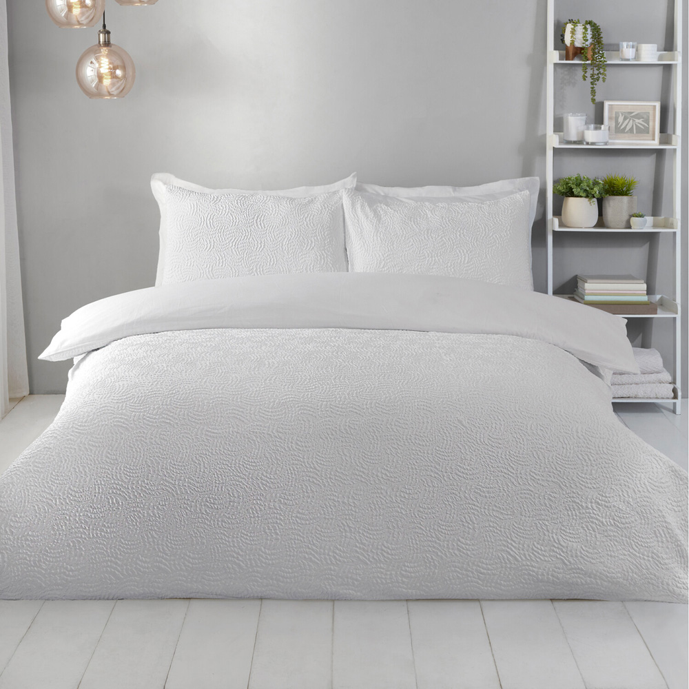 Halcyon Embossed Duvet Set White Superking Image 1