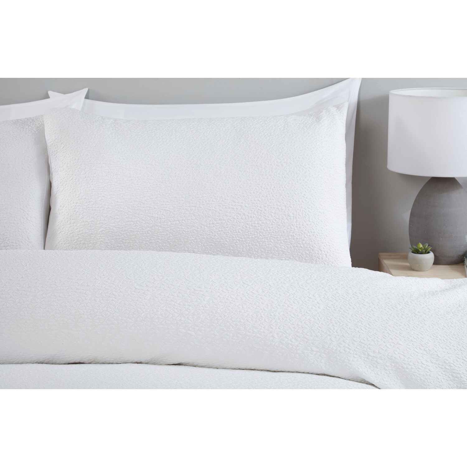 Elise Crinkle Duvet Cover and Pillowcase Set - White / King Image 2