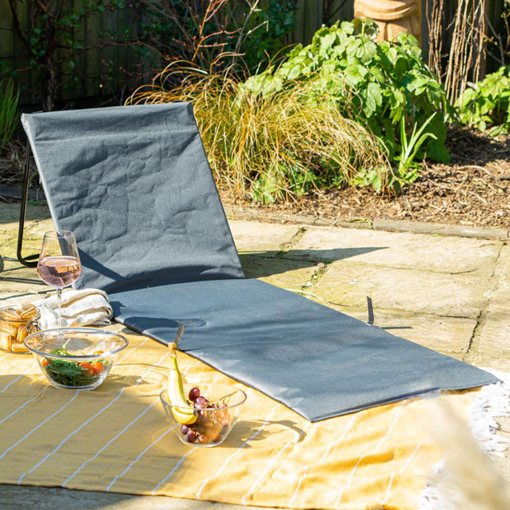 Harbour Housewares Set of 2 Grey Folding Beach Lounger Image 1