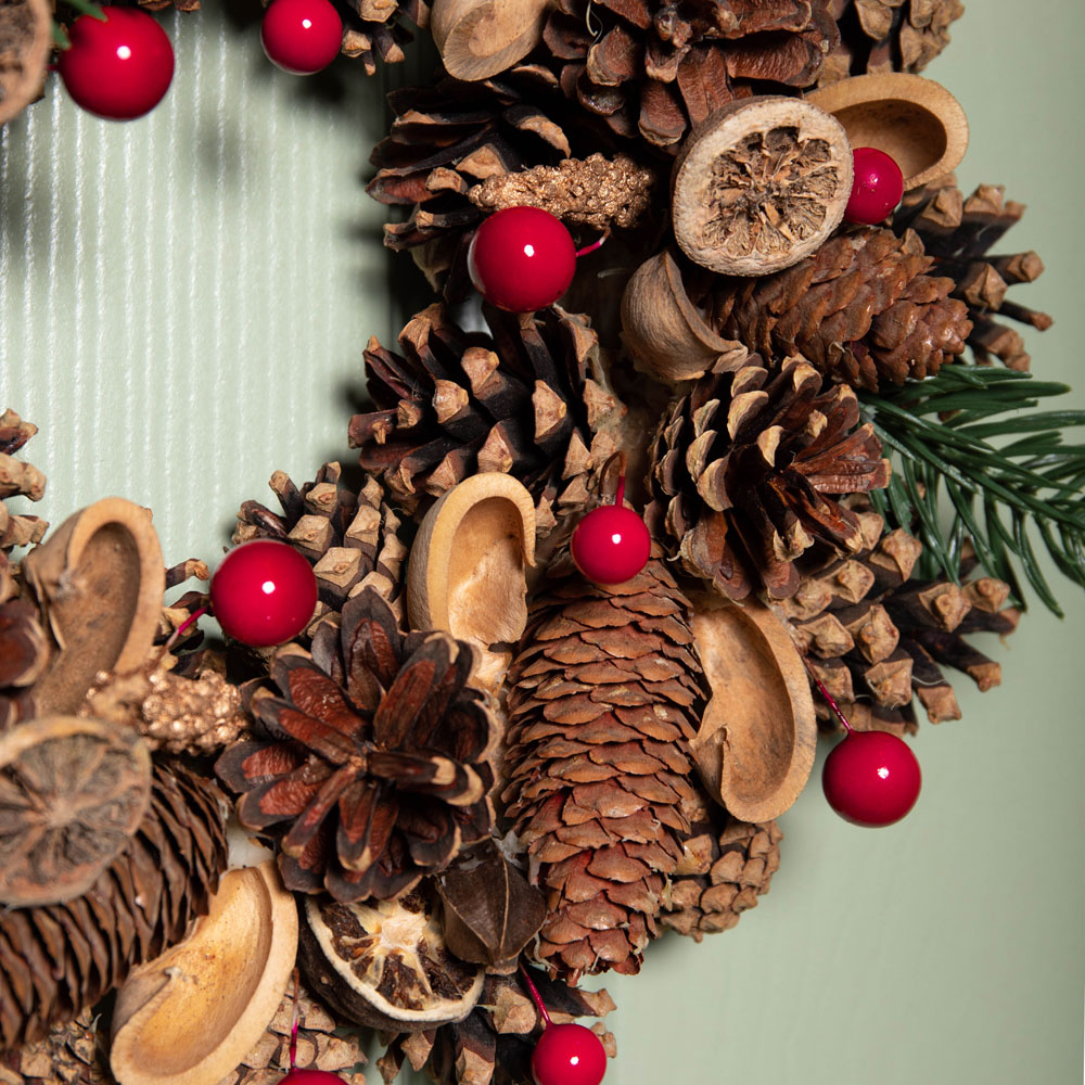 Samuel Alexander Winter Spice Wreath with Pinecones Red Berries and Dried Fruit 30cm Image 7