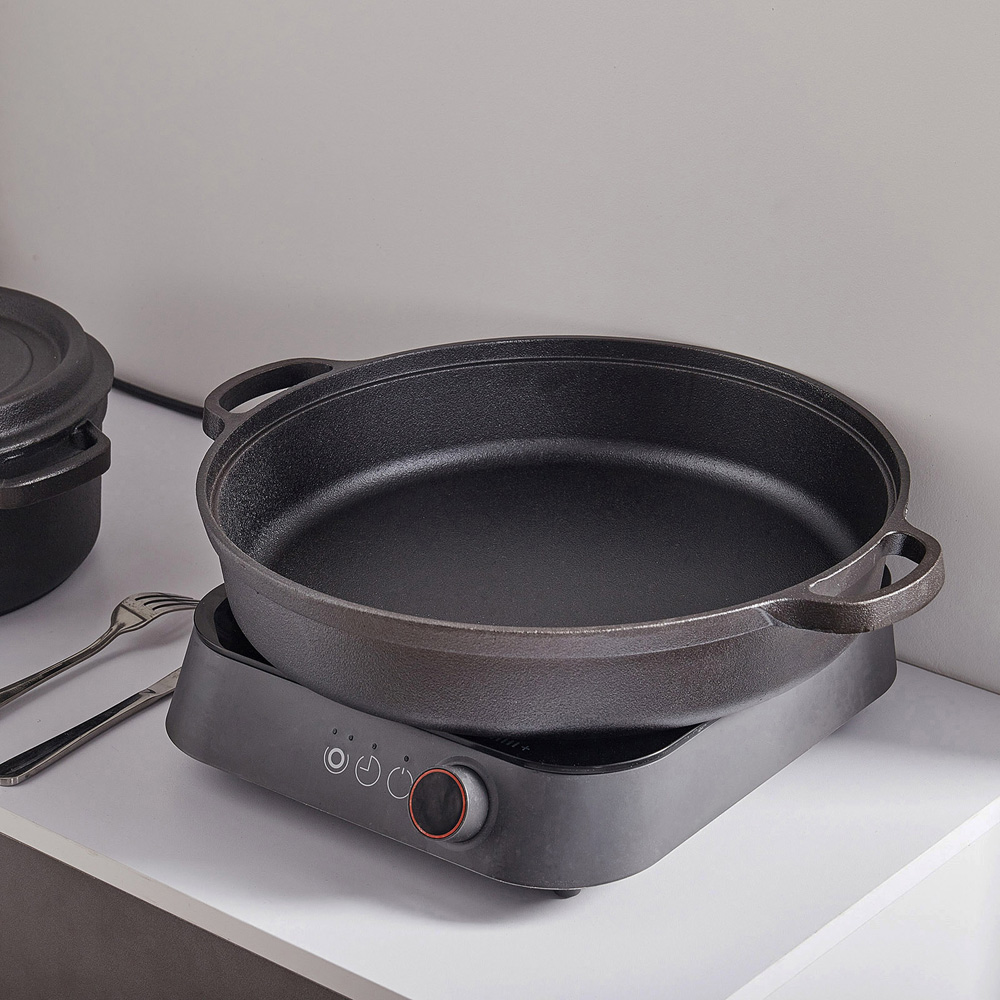 Living and Home Dia Cast Iron Round Skillet with Dual Handle 32cm Image 2